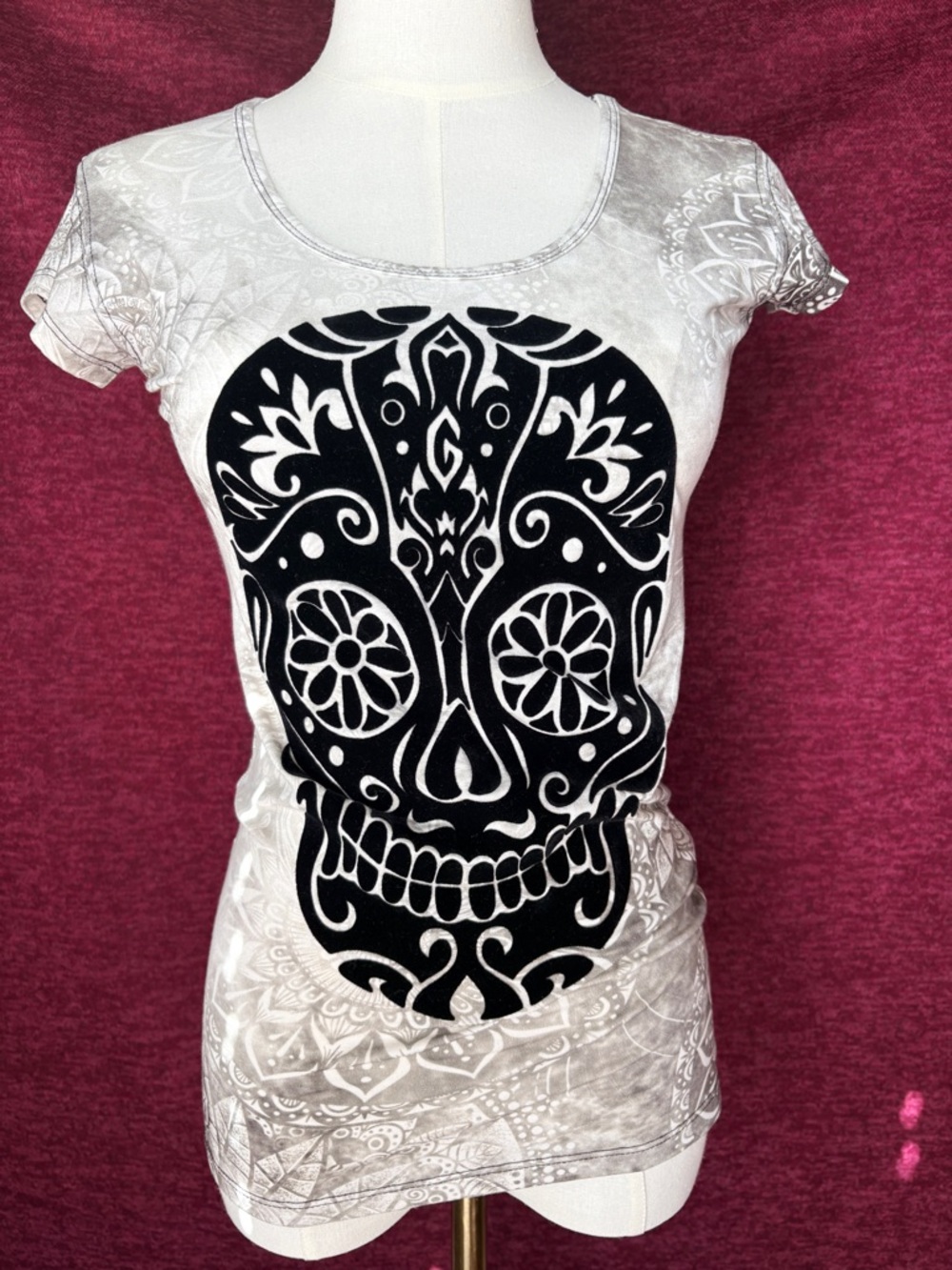 Ay Guey Short-Sleeve Black Velvet Sugar Skull Graphic Fitted Tee  Sz XZ
